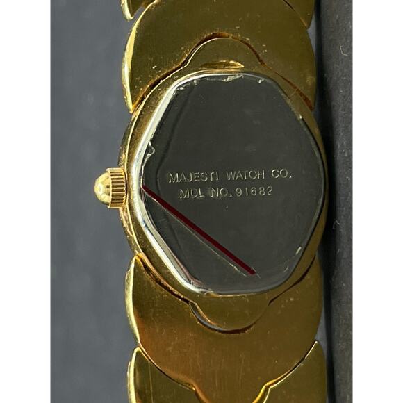Vintage Majestron Model No. 91682 Gold Tone Oval Bracelet Quartz Watch main image 7